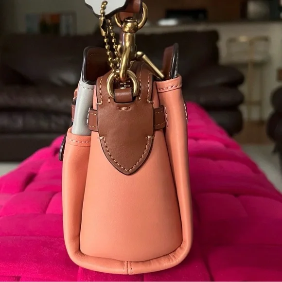 SOLD LIVE Coach 1941 - 2022 Peach & Brown Glove-tanned Leather Crossbody - Picture 5 of 16